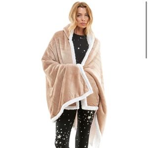 Socialite Hooded Sherpa Throw Fab Fit Fun